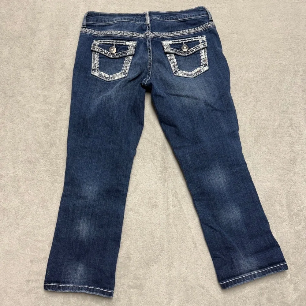 Maurices Womens Dark Wash Embellished Cropped Jeans Size 1/2‎ Contrast Stitch